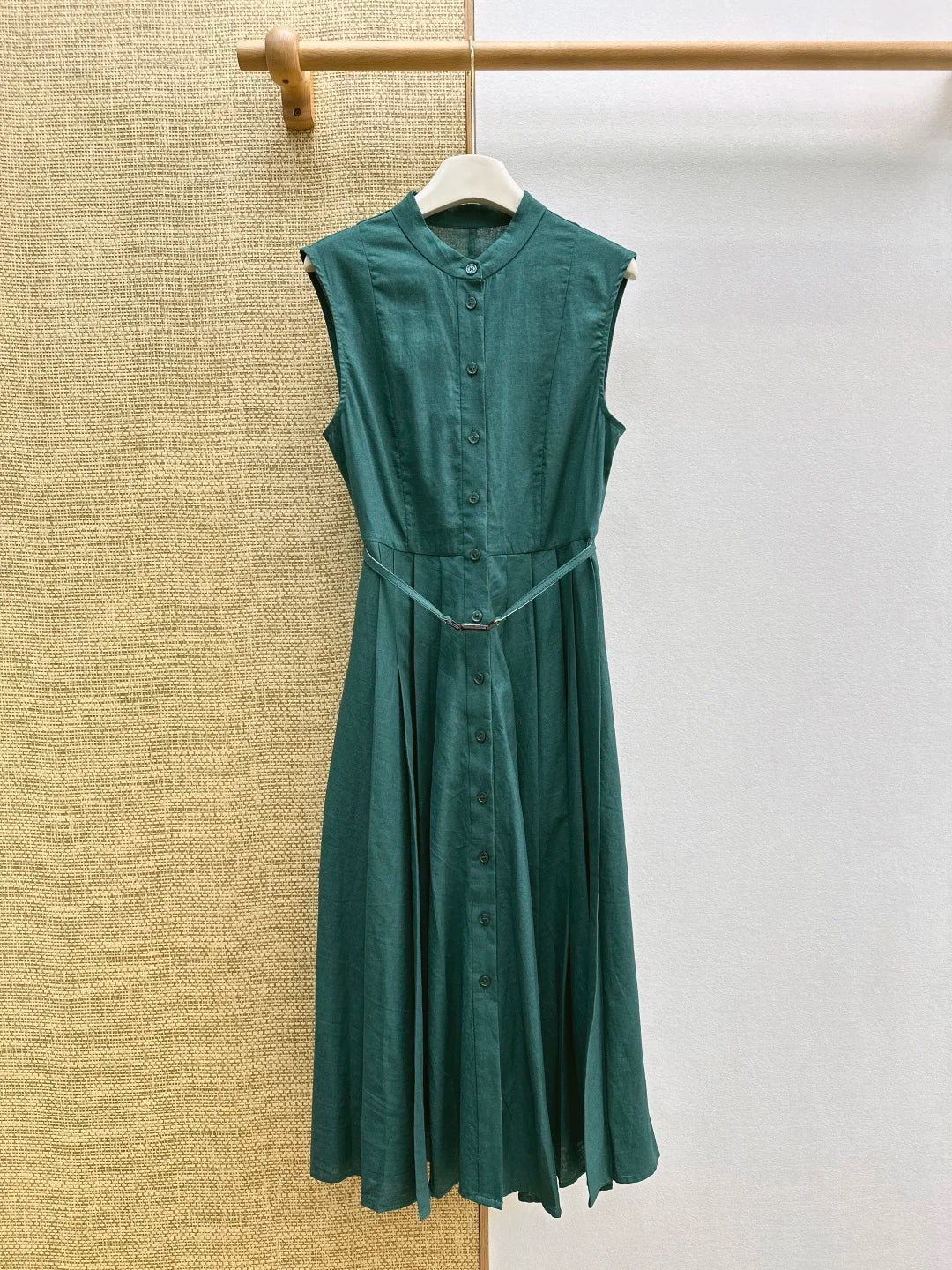 Women's Sleeveless round Neck Button-Up Solid Color Dress Spring Summer Fashion Elegant Style 26702155