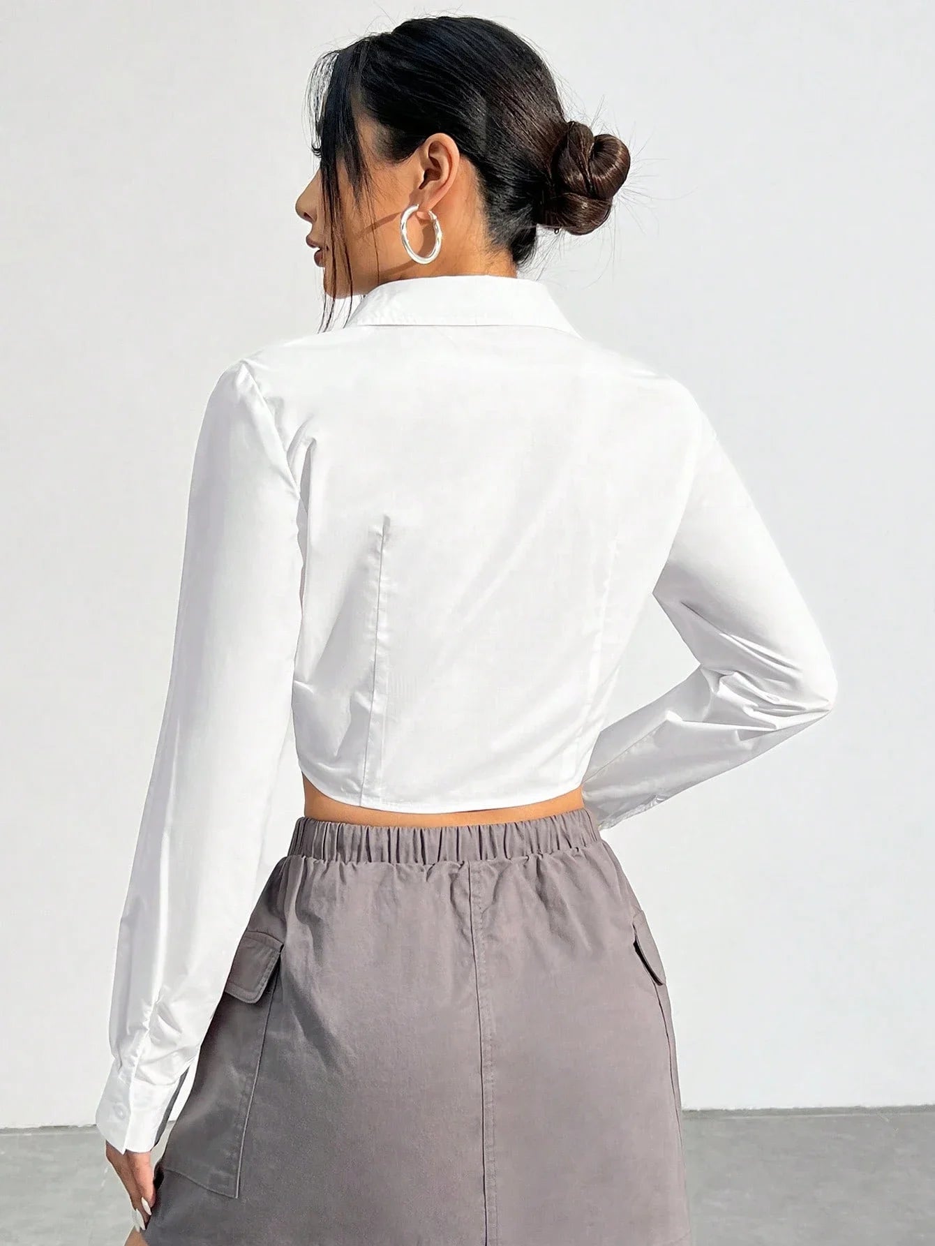 White Woven Cinched Waist Fitted Cropped Shirt For Women